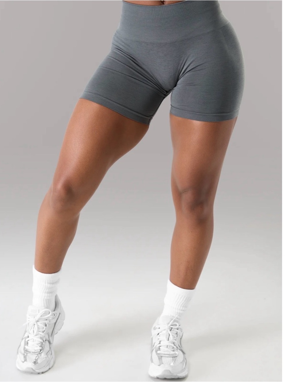 Alphalete Amplify mid-rise short